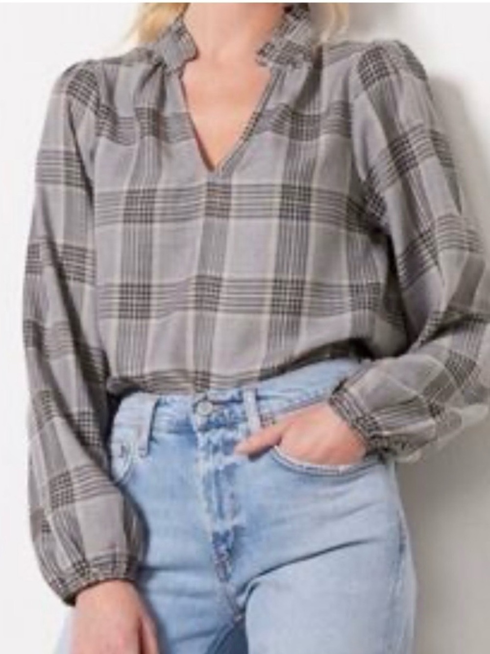 Evereve Gray Plaid V-Neck Long Sleeve Blouse